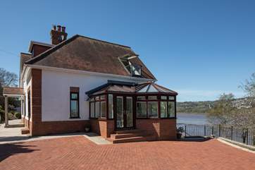 Cliff Top Cottage is nestled in the grounds of Meadowcliff House, which is also available for booking should you wish to bring the rest of the family.