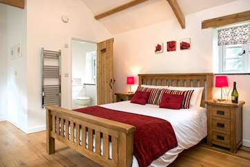 The bedroom has an en suite shower-room.
