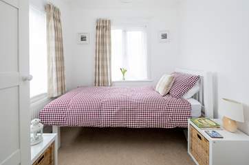 Bedroom 4 is at the front of the house and has a single bed (3').