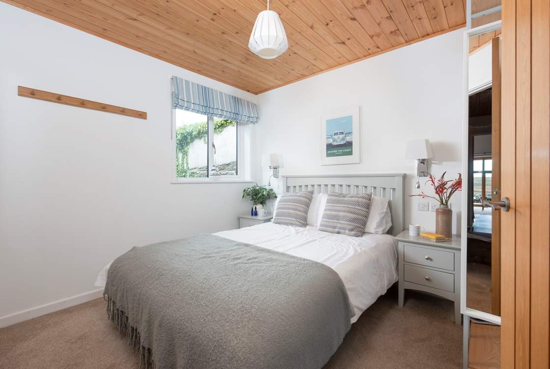 Bedroom 2 has a double bed (4'6'').