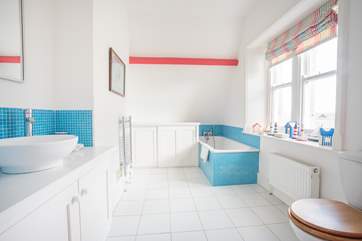 The second floor bathroom, with washing facilities.