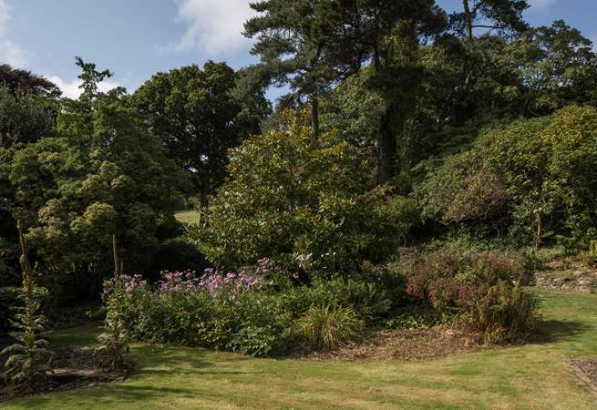 Your four-legged friends will be delighted at the thought of exploring these beautiful gardens.