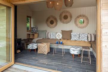 Space for the whole family in the garden cabin. With the wood-burner as icing on the cake for those chillier nights.