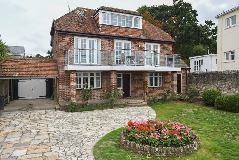 This beautiful detached property is located just a stone's throw from the beach.