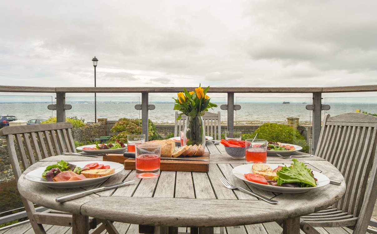 The spacious balcony has a barbecue for those wonderful summer evenings.