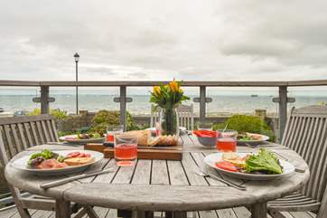 The spacious balcony has a barbecue for those wonderful summer evenings.