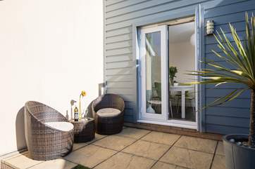Sit in the evening sun with a good book and a glass of something tasty - perfect!