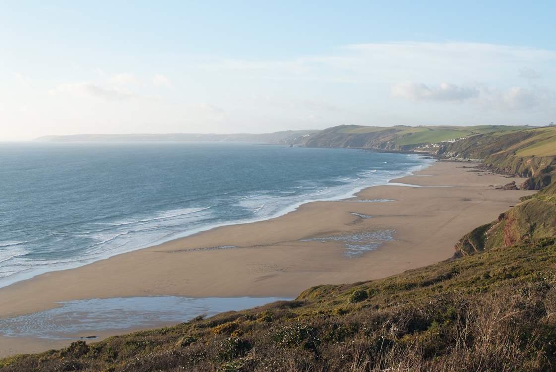 The beaches on both the north and south coast are easily accessible.