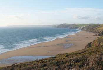 The beaches on both the north and south coast are easily accessible.