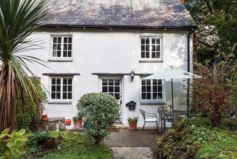 There are twelve granite steps leading down to this gorgeous cottage, so care is needed, and a torch.
