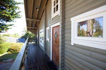 Welcome to House of Logs, a truly unique property just a short walk from Totland Bay.