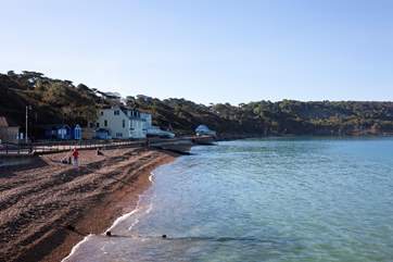 Totland Beach is a lovely place for a stroll which leads on to Colwell Bay.