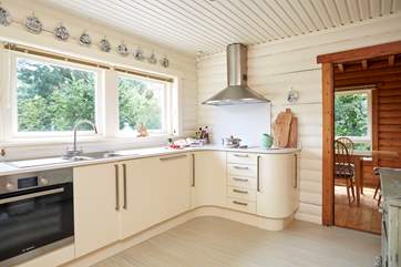 The well equipped kitchen ready for you to prepare a delicious meal.