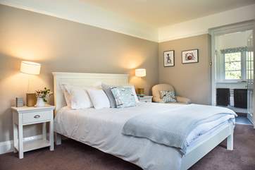 Ferny Park has five beautifully appointed bedrooms each with their own en suite shower-room.