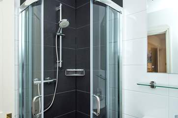 ...and yet again another en suite shower-room!