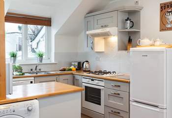 Although compact the kitchen is equipped fabulously.