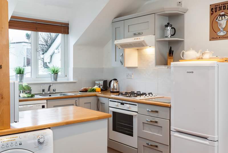 Although compact the kitchen is equipped fabulously.