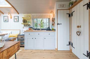 The kitchen is perfectly equipped for your stay in nature.