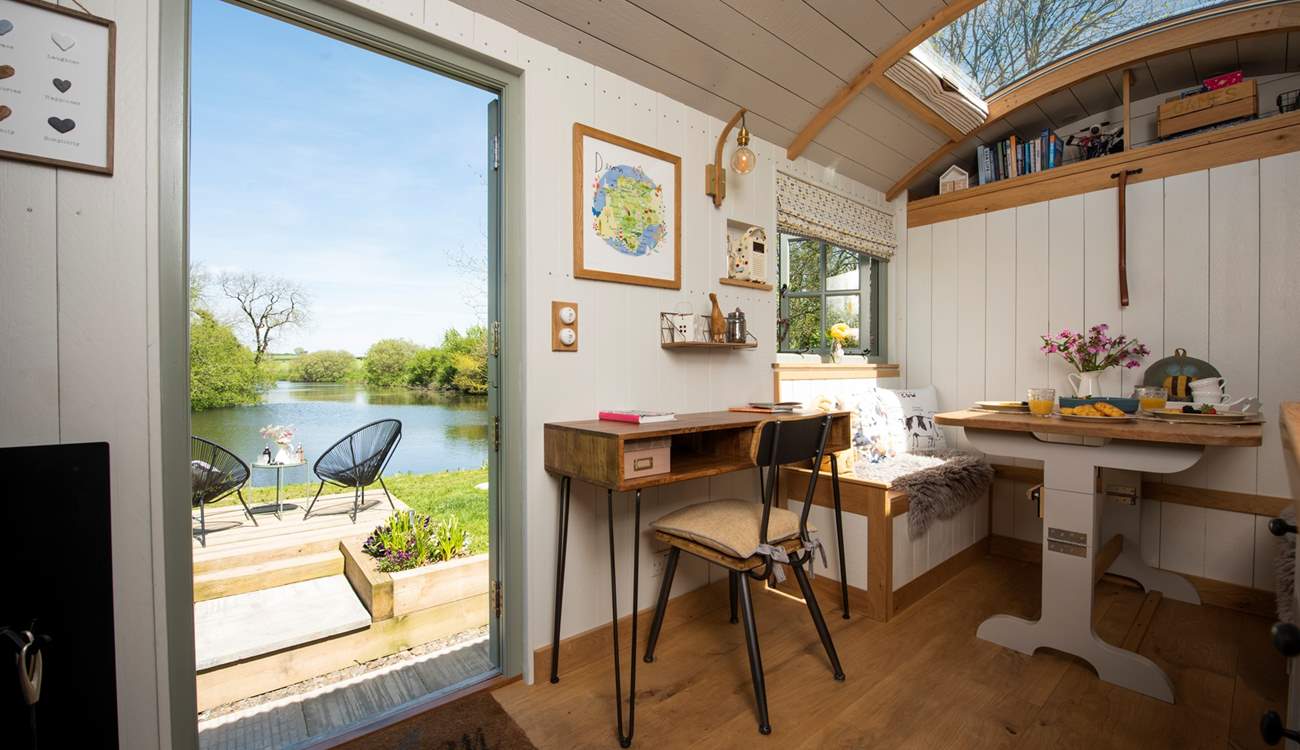 Sink into the dreamy ambience that this gorgeous retreat radiates. 