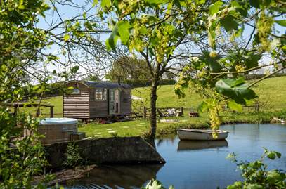 Hayley's Hut in 7.7 miles S of Bideford