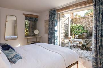 Bedroom 5 has a wonderful courtyard-area. Perfect for enjoying a glass of something tasty whilst enjoying a good book.
