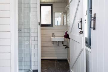 The pool area also offers a changing area and shower-room with WC.