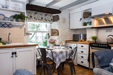 The kitchen is very well-equipped.