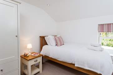 Bedroom 3 with single bed.