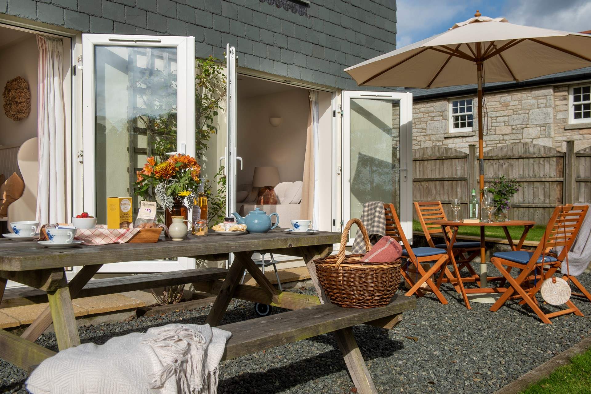 Al fresco breakfasts and lazy afternoons await!