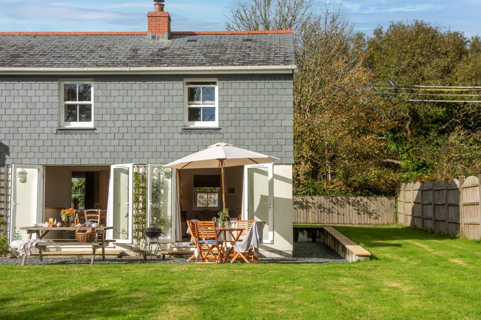 Tol Mennor boasts a sunny disposition.