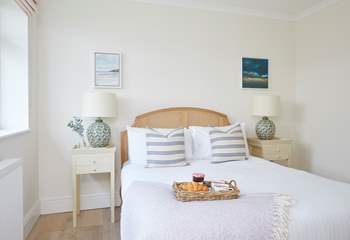 A cosy room that looks out onto the garden.