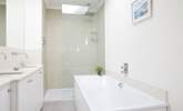 First floor en suite bathroom... - Thumbnail Image