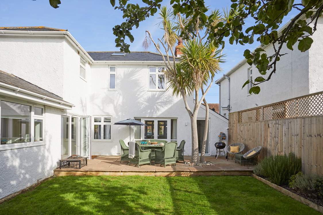 A lovely enclosed garden that everyone will enjoy spending time in.