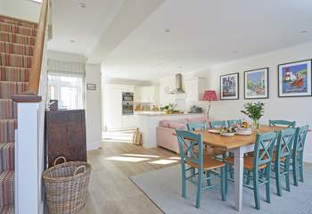 With lots of light flooding through, you will be very happy in this home-from-home.