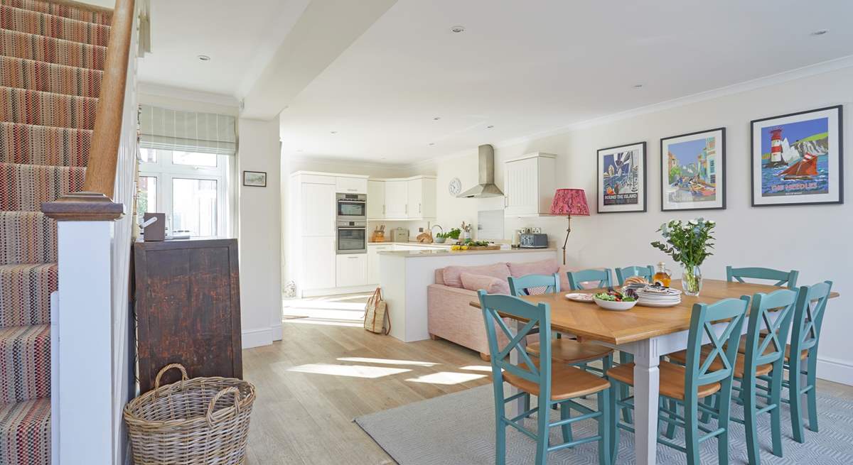 With lots of light flooding through, you will be very happy in this home-from-home.