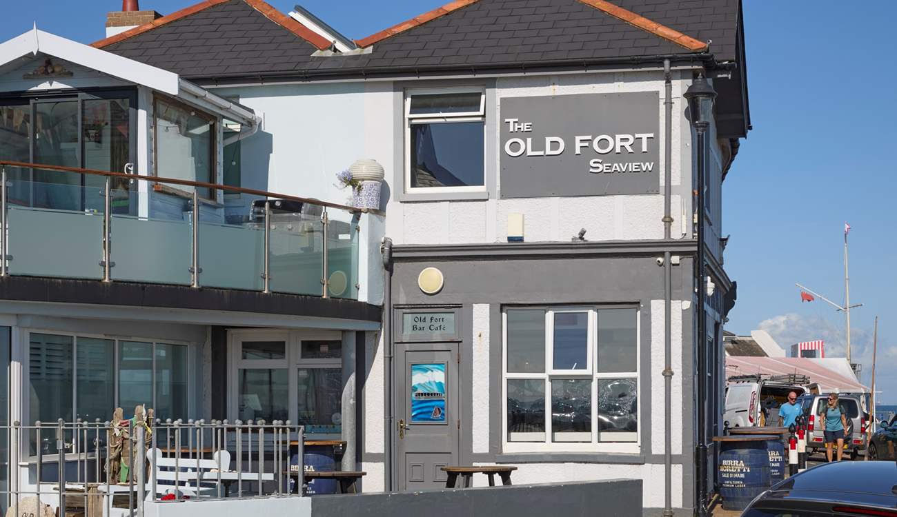 The Old Fort serves great food and overlooks the sea.