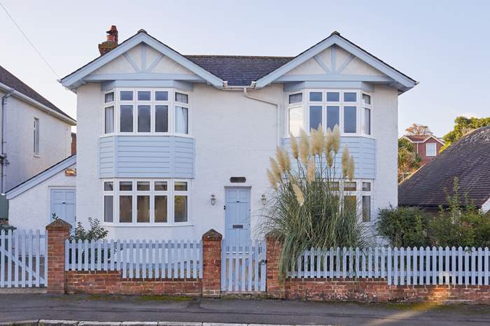 Merivale is a 4 bedroom, dog friendly holiday cottage near the beach in Seaview, Isle of Wight