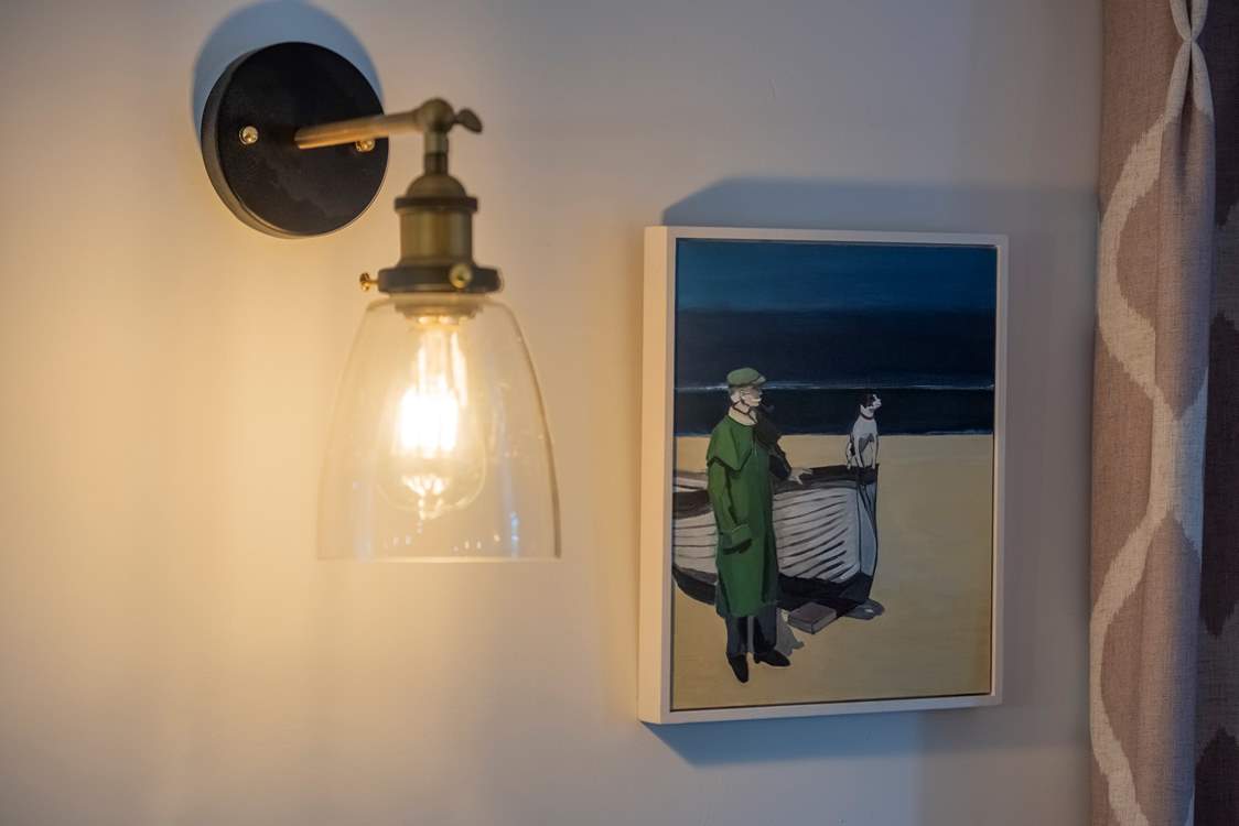 A delightful oil painting, by local artist Lizzie Bridges, above the dining-area.