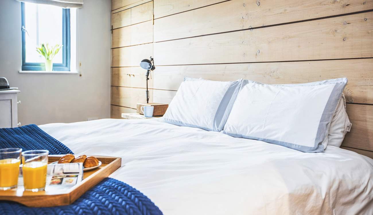 This delightful bedroom has a  sumptuous super king-size bed! (This can also be made up as twin beds).