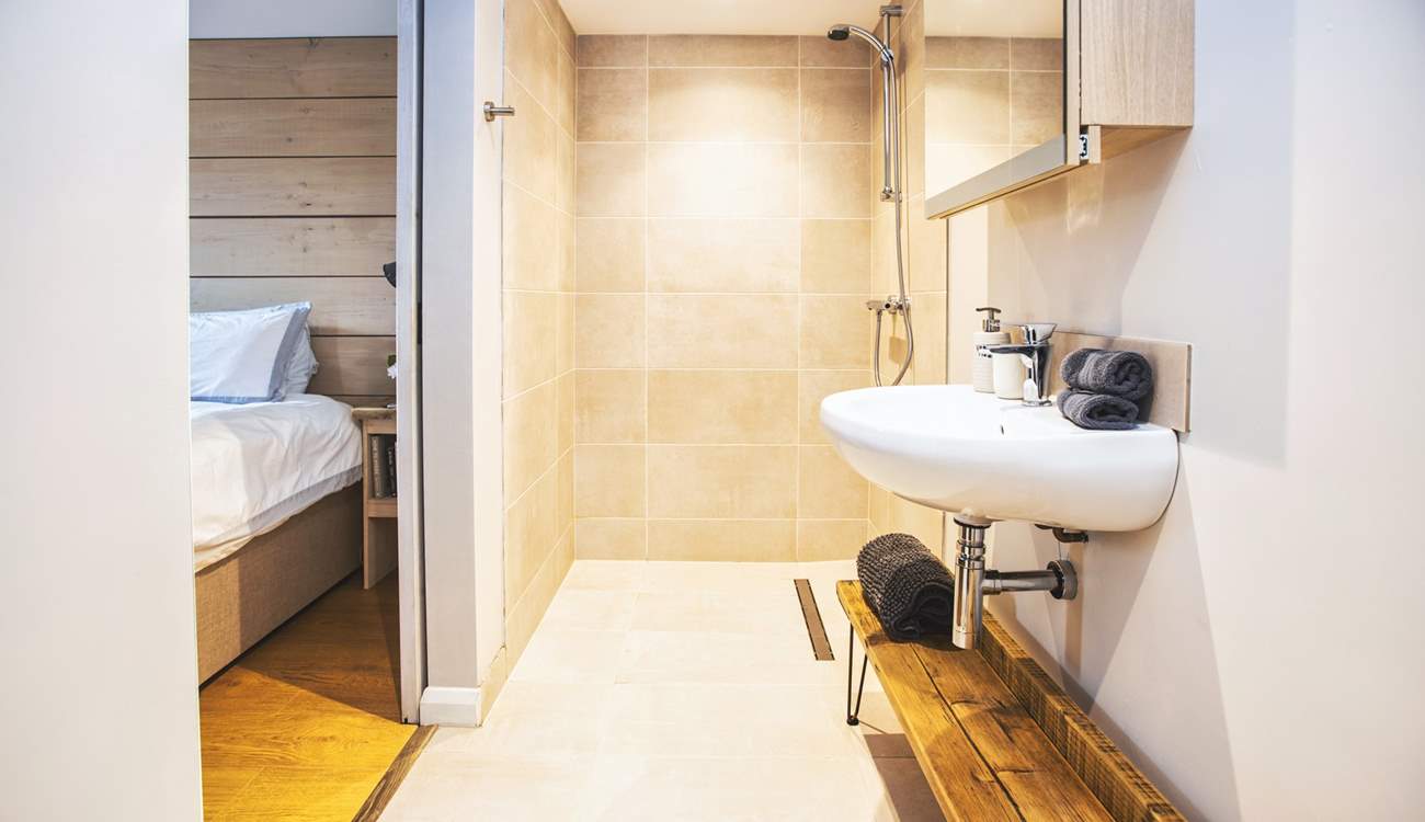 The en suite shower-room is a fabulous wet-room, perfect for a hot shower after a day in the surf. 