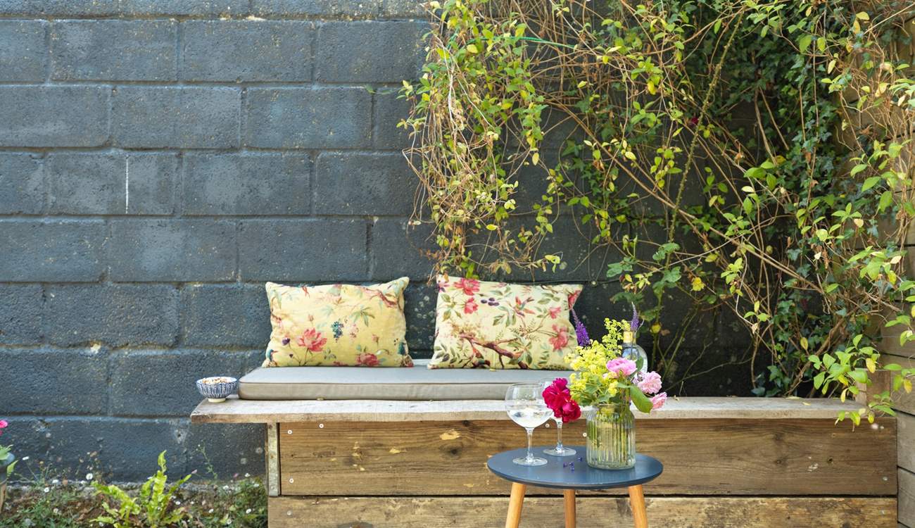 Lovely spots to sink into everywhere you look!