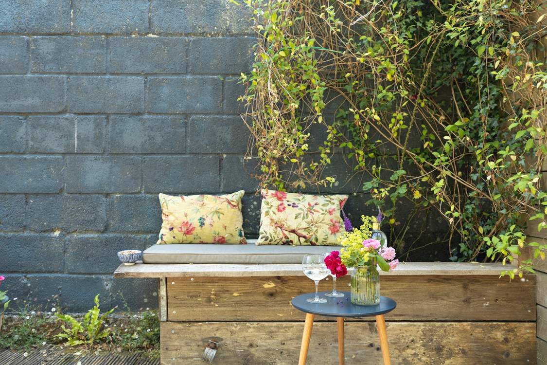 Lovely spots to sink into everywhere you look!