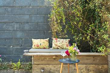 Lovely spots to sink into everywhere you look!