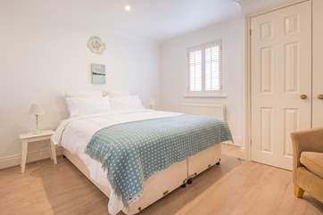 Bedroom 4 has zip and link beds so it can either be made up as two 2'6'' single beds, or as a king-size bed
