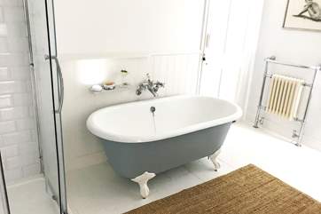 Enjoy a glass a glass of wine in the roll top bath.