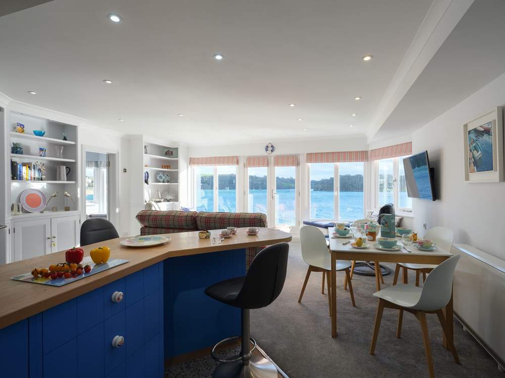 The sociable breakfast-bar.