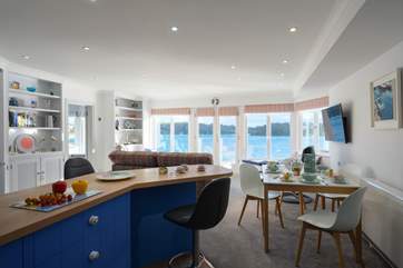 The sociable breakfast-bar.