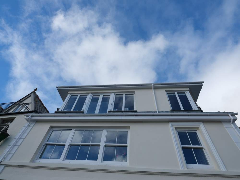 Top Sails occupies the second floor and enjoys the panoramic views of St Mawes harbour.