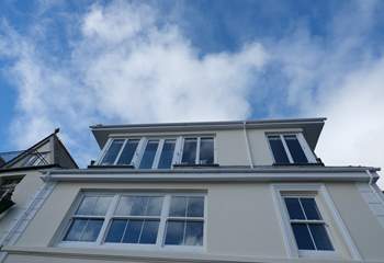 Top Sails occupies the second floor and enjoys the panoramic views of St Mawes harbour.