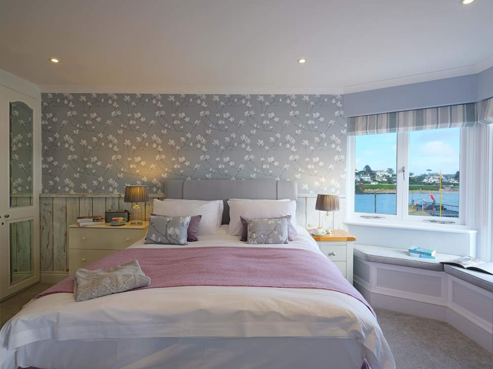 Bedroom 1 has an en suite bathroom, and the king-size bed has replaced by a super-king bed.